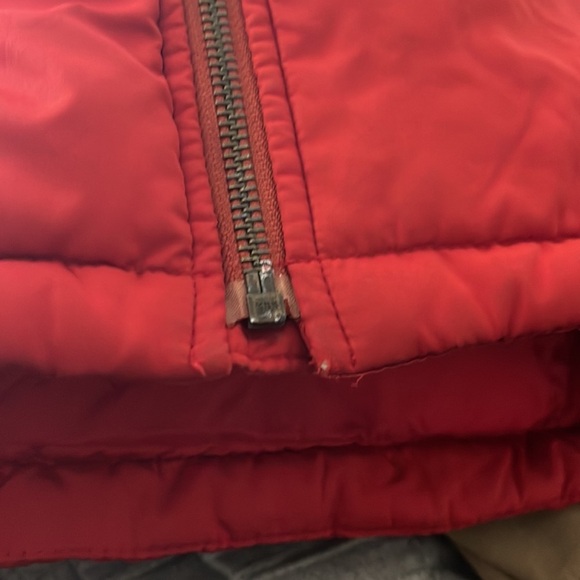 Size 4-5 Boy Gap Kids Red Quilted Jacket, Cat&Jack and H&M Sweater Bundle - Picture 12 of 12